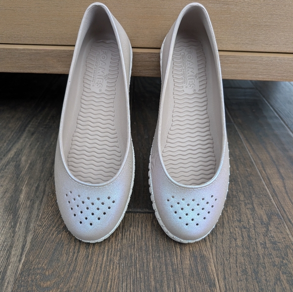 Skechers Foamies, size 9 flats, iridescent - Picture 2 of 6